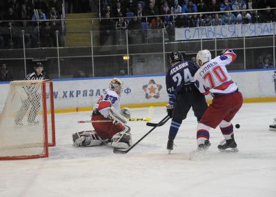 ХК «Рязань» четвертьфинальную серию начал с домашнего поражения от «Ижстали»